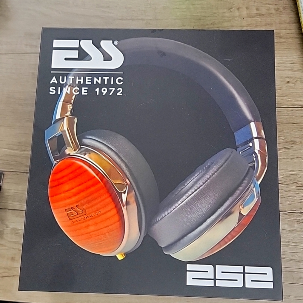 ESS 252 headphones
